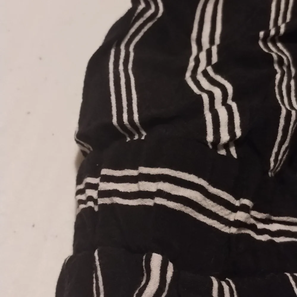 LOFT | Petite Striped Flutter Sleeve stripe with two sides pockets Romper Size S - Picture 13 of 14